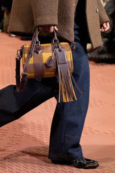 Look 32